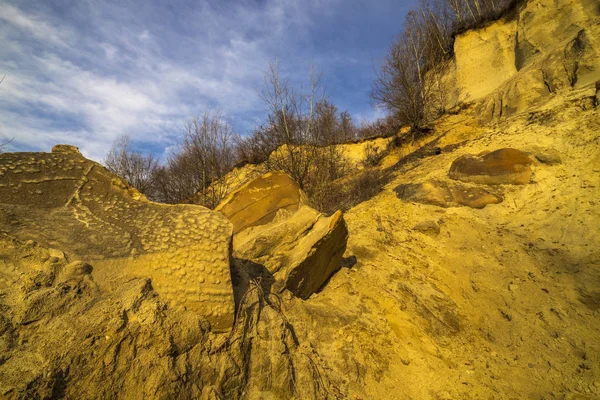 Trovantii - las piedras vivas más extrañas de Rumanía . — Foto de Stock