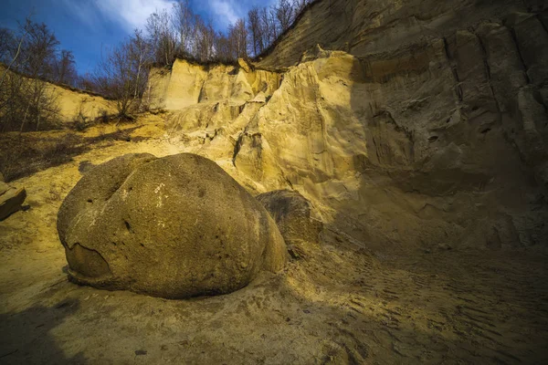 Trovantii - las piedras vivas más extrañas de Rumanía . —  Fotos de Stock