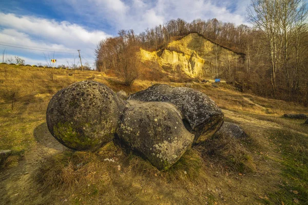 Trovantii - die seltsamsten lebenden Steine Rumäniens. — Stockfoto