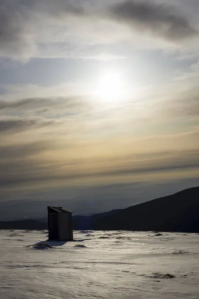 Bellissimo paesaggio invernale in montagna nei Carpazi Mo — Foto Stock