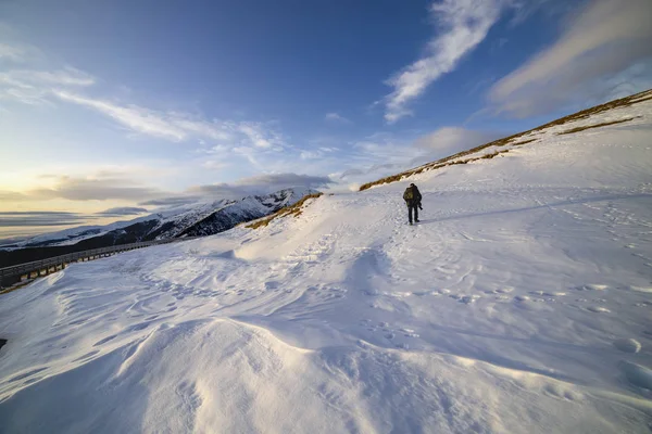 Зимний пейзаж в горах Карпат — стоковое фото