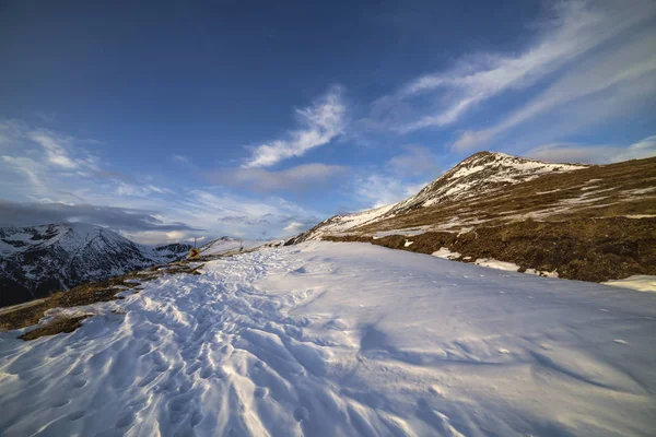 Зимний пейзаж в горах Карпат — стоковое фото
