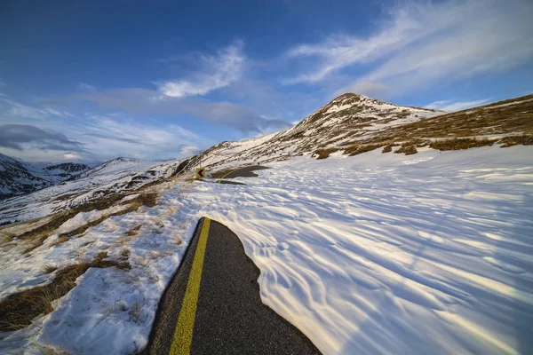 Beautiful winter landscape in the mountains in the Carpathian Mo — Stock Photo, Image