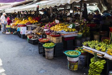 14 Ocak 2020, Hanoi Vietnam 'da taze, çeşitli gıda pazarı.