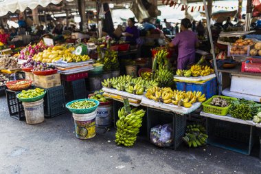 14 Ocak 2020, Hanoi Vietnam 'da taze, çeşitli gıda pazarı.