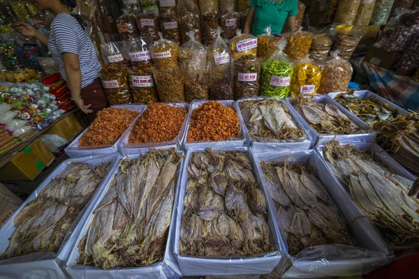 14 Ιανουαρίου 2020, Φρέσκα, ποικιλόμορφη αγορά τροφίμων στο Ανόι του Βιετνάμ — Φωτογραφία Αρχείου