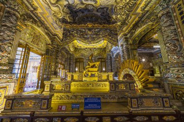 Hue, Vietnam - 12 Ocak 2020: Khai Dinh Kralı ima 'nın Kraliyet Mezarı