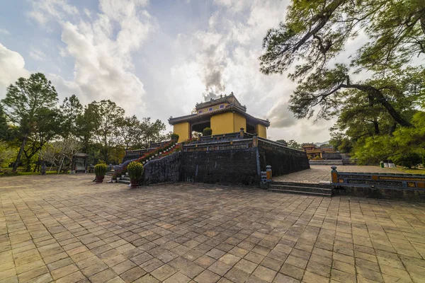 越南薛明满皇帝墓的明珠亭子 — 图库照片