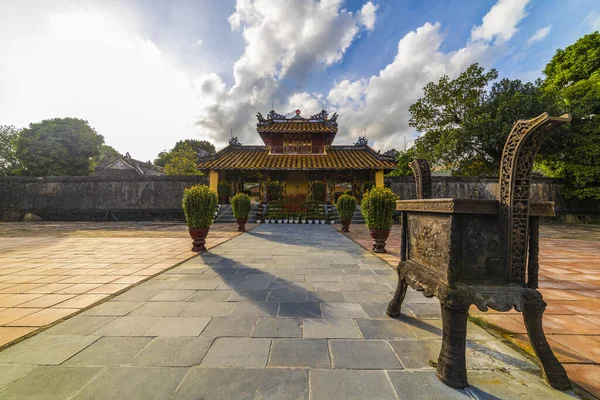 ミン・ラウ・パビリオン-ベトナム,フエのミン・マン皇帝墓 — ストック写真