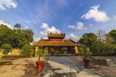 Hue, Vietnam 'daki Minh Mang İmparator Mezarı' nda Minh Lau köşkü.