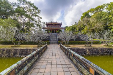 Hue, Vietnam 'daki Minh Mang İmparator Mezarı' nda Minh Lau köşkü.