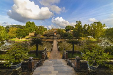 Hue, Vietnam 'daki Minh Mang İmparator Mezarı' nda Minh Lau köşkü.