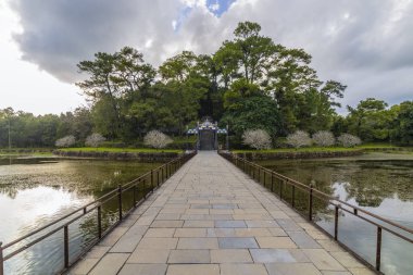 Hue, Vietnam 'daki Minh Mang İmparator Mezarı' nda Minh Lau köşkü.
