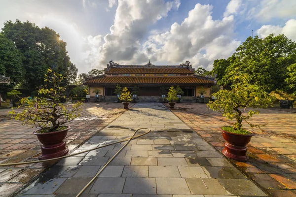 Pabellón de Minh Lau en la tumba del emperador Minh Mang en Hue, Vietnam — Foto de Stock