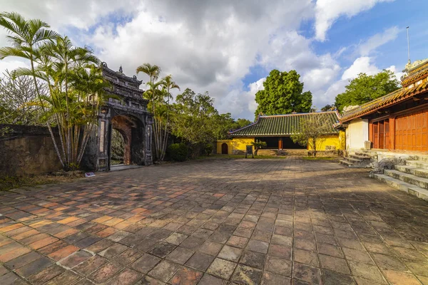 Pabellón de Minh Lau en la tumba del emperador Minh Mang en Hue, Vietnam —  Fotos de Stock