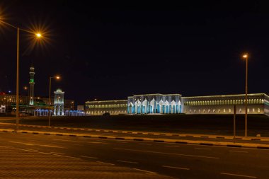 Doha Katar parlamentosu gece görüşü güzel arcitaxture, bu fotoğraf 18-20 Ocak 2020 gecesi çekilmiştir.