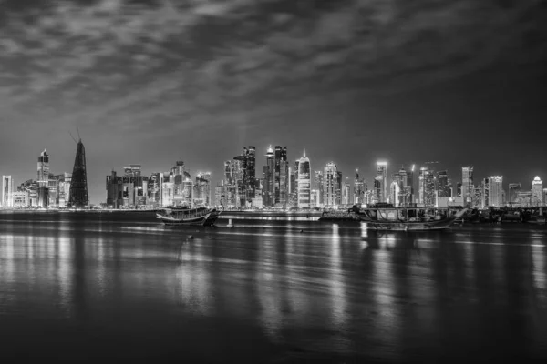 Juanuari 2020 Doha Stad Skyline Verlicht Nachts Qatar Midden Oosten — Stockfoto