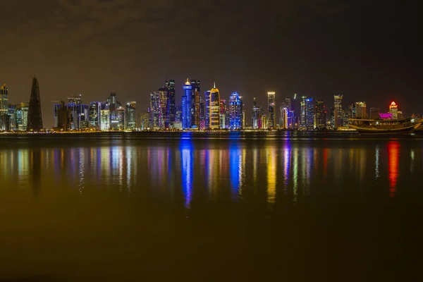 Juanuary 2020 Doha City Skyline Illuminated Night Qatar Middle East — Stock Photo, Image