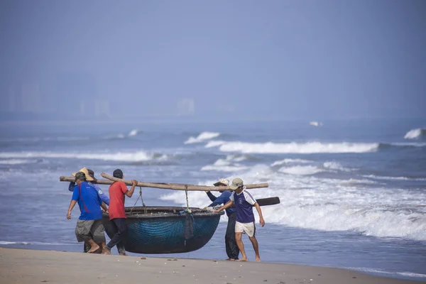 Nang Vietnam January 2020 Traditional Basket Fishing Boat Docked Beach — Zdjęcie stockowe