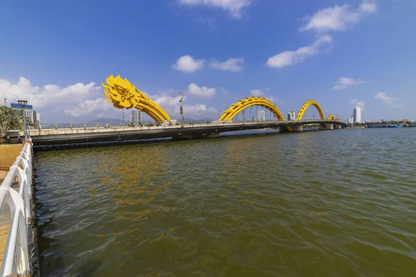 越南大农 2020年1月14日 阳光明媚的龙桥 — 图库照片