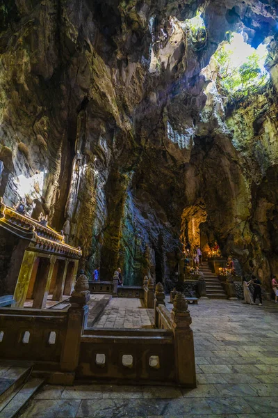 Da Nang, Vietnam - 14 Temmuz 2020: güzel görüntüler, mermer tapınakta Pagoda.