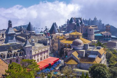 16 Temmuz 2020; Fransız Köyü ve Çin tapınağı Bana Hills, Güneş Dünyası, Danang, Orta Vietnam