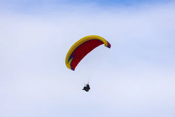 Paracaidista Colorido Paracaídas Cielo Aficiones Activas — Foto de Stock