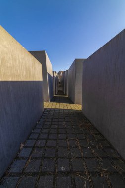 Berlin, Almanya - 7 Şubat 2020: Öldürülen Avrupa Yahudileri Anıtı