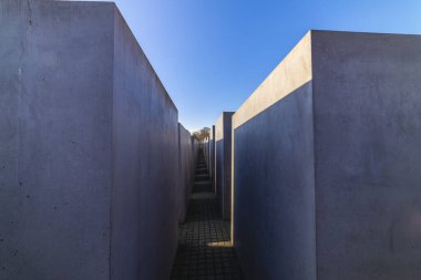 Berlin, Almanya - 7 Şubat 2020: Öldürülen Avrupa Yahudileri Anıtı
