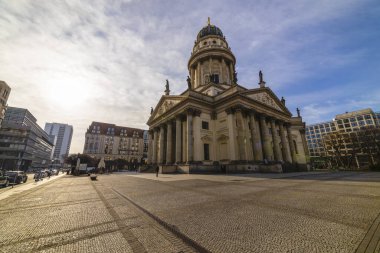 Jandarma Berlin (jandarma pazarı) 7 Şubat 2020, güneşli bir günde Berlin, Almanya 'da ünlü bir kent.