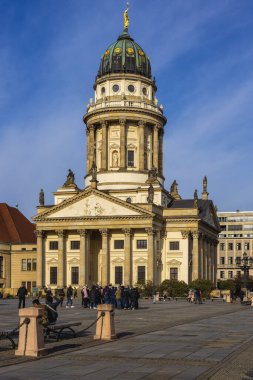 Jandarma Berlin (jandarma pazarı) 7 Şubat 2020, güneşli bir günde Berlin, Almanya 'da ünlü bir kent.