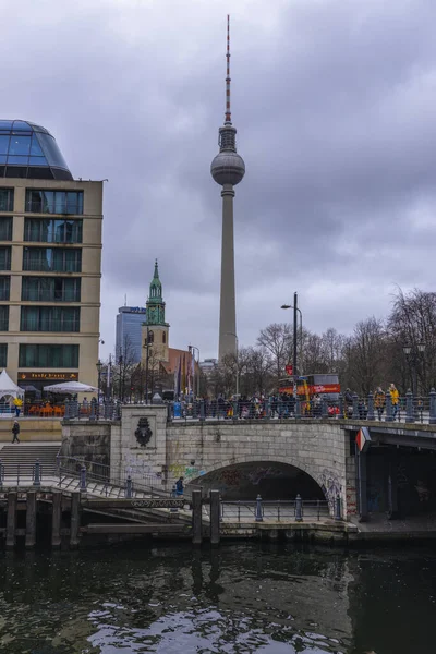 0Berlin Deutschland Februar 2020 Blick Vom Alexanderplatz Auf Den Fernsehturm — Stockfoto
