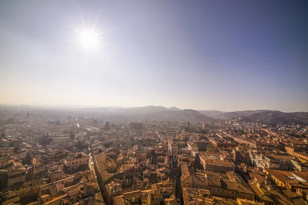 意大利埃米利亚 罗马纳省博洛尼亚的 正当的托里 或两座塔楼的空中城市景观 — 图库照片