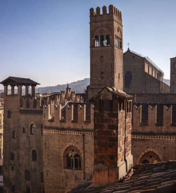 BOLOGNA, İtalya, 12 Şubat 2020. Eski şehrin kırmızı çatılarının en üst manzarası