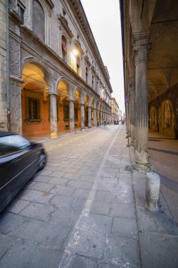 Bolonya / İtalya - 12 Şubat 2020: Cornavirus salgını başlamadan önce İtalya 'nın şaşırtıcı Bologna kentinin görüntüsü.