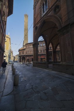 Bolonya / İtalya - 12 Şubat 2020: Cornavirus salgını başlamadan önce İtalya 'nın şaşırtıcı Bologna kentinin görüntüsü.