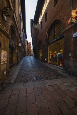 Bolonya / İtalya - 12 Şubat 2020: Cornavirus salgını başlamadan önce İtalya 'nın şaşırtıcı Bologna kentinin görüntüsü.