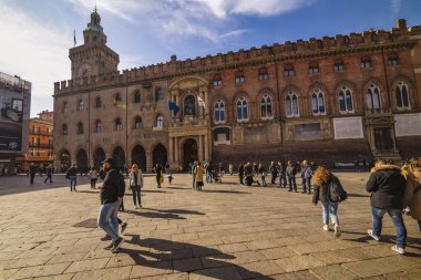 Bolonya / İtalya - 12 Şubat 2020: Cornavirus salgını başlamadan önce İtalya 'nın şaşırtıcı Bologna kentinin görüntüsü.