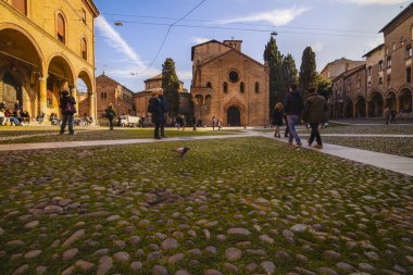 Bolonya / İtalya - 12 Şubat 2020: Cornavirus salgını başlamadan önce İtalya 'nın şaşırtıcı Bologna kentinin görüntüsü.