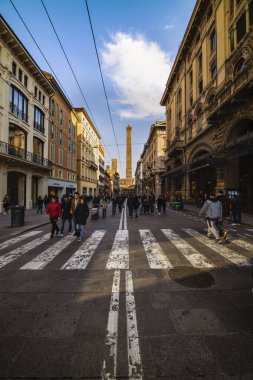 Bolonya / İtalya - 12 Şubat 2020: Cornavirus salgını başlamadan önce İtalya 'nın şaşırtıcı Bologna kentinin görüntüsü.