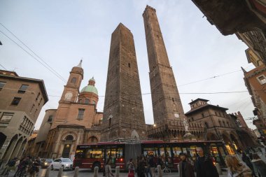 İtalya, Bologna 12 Şubat 2020. Bolonya 'nın en ünlü kuleleri 