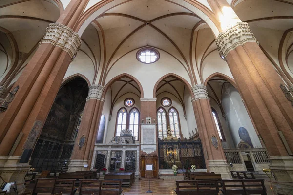 意大利博洛尼亚圣彼得罗尼奥大教堂的内部 意大利博洛尼亚的主要教堂 — 图库照片
