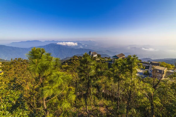 Hermoso Paisaje Montaña Con Vegetación Tropical Cielo Azul — Foto de Stock