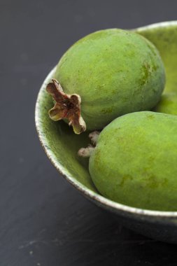 Yeşil feijoa meyve