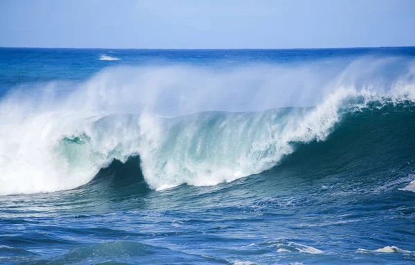 Rottura onda oceanica — Foto Stock