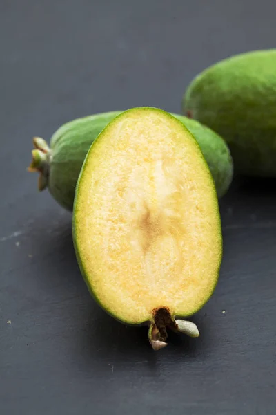 Groene feijoa fruit — Stockfoto