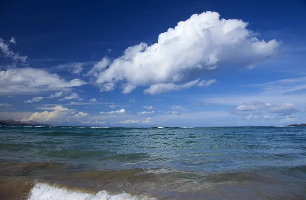 Gran Canaria, belas nuvens de luz sobre o oceano — Fotografia de Stock