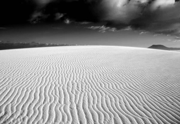 Låg kvällsljus i sanddyner till Corralejo — Stockfoto