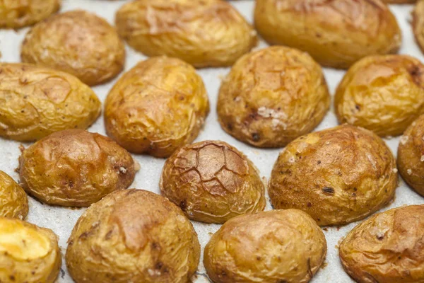 Patatas nuevas horneadas —  Fotos de Stock