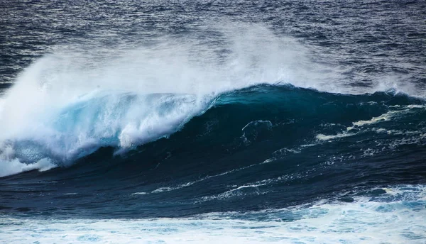 강력한 바다 파도 속보 — 스톡 사진
